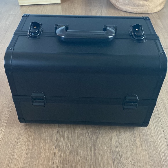 Make Up Artist Traveler - Picture 2 of 10